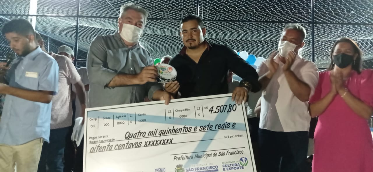 Em São Francisco: Com presença de Hugo Motta e Lindolfo Pires, Prefeito Geroncio Júnior entrega quadra esportiva de areia na comunidade de Dois Riachos, assina ordem de serviço para abastecimento de água na Ramada e entrega recursos culturais para artistas do município. hugo4 - Em São Francisco: Com presença de Hugo Motta e Lindolfo Pires, Prefeito Geroncio Júnior entrega quadra esportiva de areia na comunidade de Dois Riachos, assina ordem de serviço para abastecimento de água na Ramada e entrega recursos culturais para artistas do município.