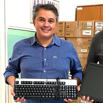 pc - Triunfo e Santa Helena recebem computadores através de articulação de Efraim Filho que serão destinados para as escolas do município