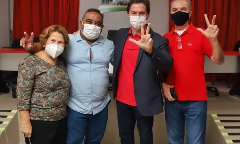 Após reunião com membros do MDB, Veneziano confirma pré-candidatura ao Governo da Paraíba 2 2 780x470 - Após reunião com membros do MDB, Veneziano confirma pré-candidatura ao Governo da Paraíba