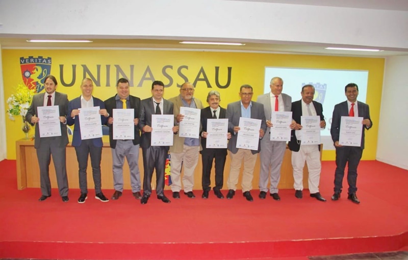 RECONHECIMENTO: Prefeito Gilvandro Estrela recebe prêmio Prefeito de Expressão da Revista Movimentto PREMIO2 - RECONHECIMENTO: Prefeito Gilvandro Estrela recebe prêmio Prefeito de Expressão da Revista Movimentto