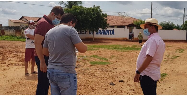 São João do Rio do Peixe: Prefeito Luiz Claudino acompanha trabalho de topografia de terrenos para construção de creche, ginásio e pavimentação de via no Gravatá SJRP1 780x401 - São João do Rio do Peixe: Prefeito Luiz Claudino acompanha trabalho de topografia de terrenos para construção de creche, ginásio e pavimentação de via no Gravatá