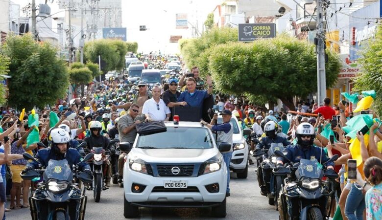 Bolsonaro é recebido por carreata e multidão em visita ao sertão do RN para inauguração da Transposição do São Francisco bolsonaro caico 780x450 - Bolsonaro é recebido por carreata e multidão em visita ao sertão do RN para inauguração da Transposição do São Francisco