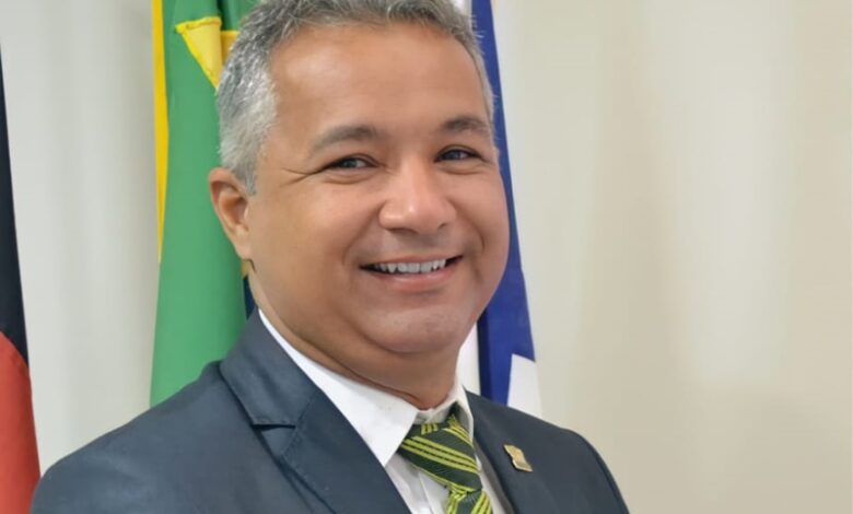 Prefeito de São Francisco Geroncio Jr. garante piso nacional dos professores e rebate ex-Prefeito: "Ainda não aceitou a derrota". jrnova 780x470 - Prefeito de São Francisco Geroncio Jr. garante piso nacional dos professores e rebate ex-Prefeito: "Ainda não aceitou a derrota".