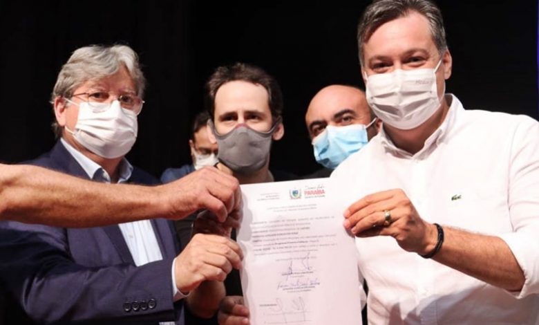Lastro: Prefeito Athaíde Diniz assina convênio para construção de creche em parceria com o Governo do Estado athaide 780x470 - Lastro: Prefeito Athaíde Diniz assina convênio para construção de creche em parceria com o Governo do Estado