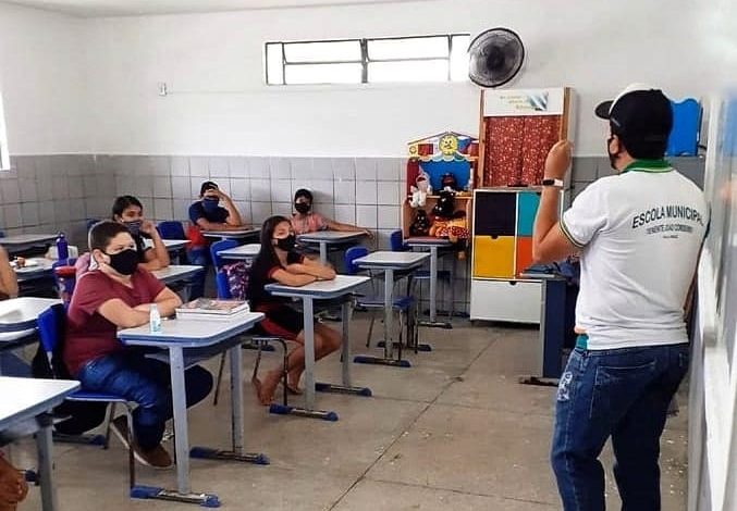 belo educacao 677x470 - BELO JARDIM: Prefeito Gilvandro Estrela garante piso salarial dos professores da rede municipal de educação