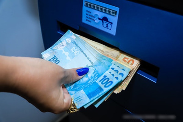 NAS CONTAS: Prefeitura de Poço José de Moura anuncia pagamento dos servidores. dinheiro - NAS CONTAS: Prefeitura de Poço José de Moura anuncia pagamento dos servidores.