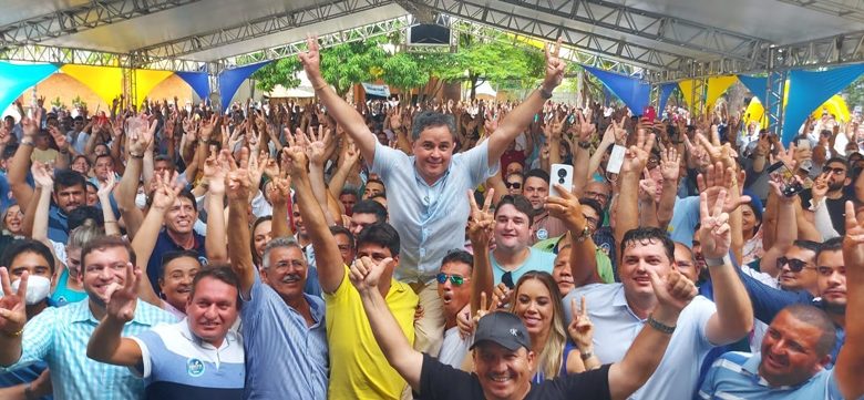 efraim aniversario 780x361 - Deputados, prefeitos e lideranças políticas prestigiam o aniversário do pré-candidato a senador Efraim Filho.