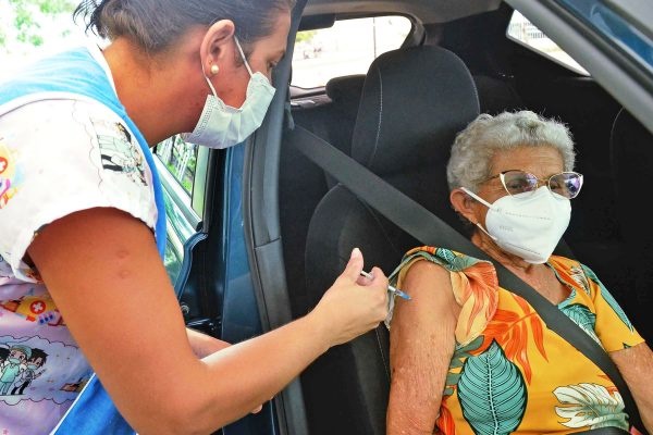 REFORÇO: João Pessoa aplica 4ª dose da vacina contra a Covid-19 em idosos 90+ e pessoas imunossuprimidas jp - REFORÇO: João Pessoa aplica 4ª dose da vacina contra a Covid-19 em idosos 90+ e pessoas imunossuprimidas
