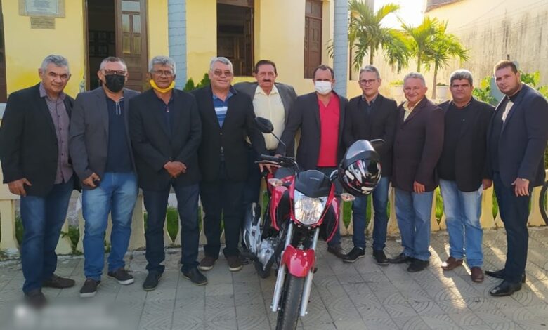 Câmara de São João do Rio do Peixe adquire motocicleta para uso em serviço externo. moto 780x470 - Câmara de São João do Rio do Peixe adquire motocicleta para uso em serviço externo.