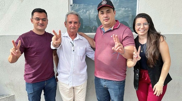 ze celio - Pré-candidato Dr. Zé Célio recebe apoio do prefeito de Cachoeira dos Índios, Allan Seixas.