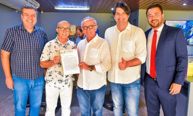 João Pessoa: Cícero Lucena assina escritura definitiva e Aeroclube é registrado em nome da Prefeitura de João Pessoa cicero doc 780x470 - João Pessoa: Cícero Lucena assina escritura definitiva e Aeroclube é registrado em nome da Prefeitura de João Pessoa