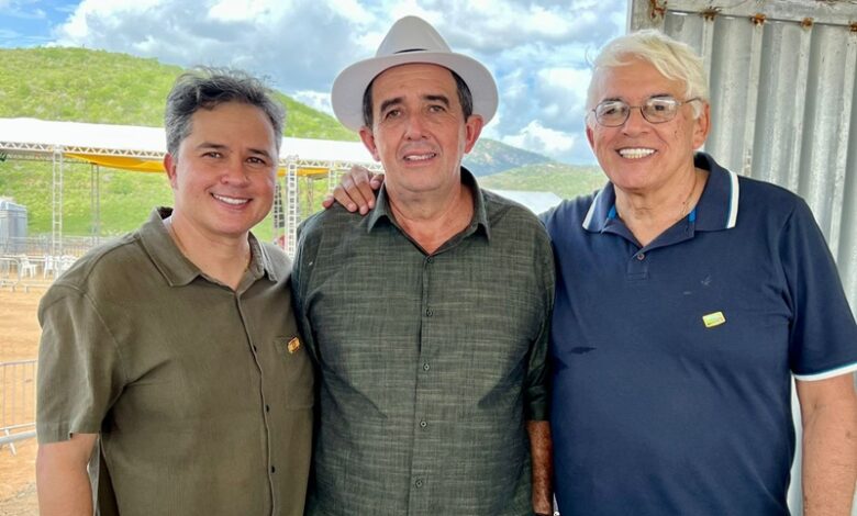 MOSTRANDO FORÇA: Após visita de Bolsonaro, prefeito de Itatuba declara apoio a Efraim Filho efraimitatuba 780x470 - MOSTRANDO FORÇA: Após visita de Bolsonaro, prefeito de Itatuba declara apoio a Efraim Filho