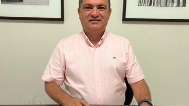 luiz 390x220 - INFRAESTRUTURA: Prefeito Luiz Claudino assina convênio para pavimentação da Vila do Brejo e Distrito de Umari