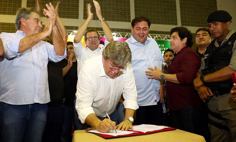 Ao lado do governador João Azevedo e do deputado Lindolfo Pires, prefeito Marcelo Vale assina ordem de serviço para construção de rodovia que liga Nazarezinho a Carrapateira naza 780x470 - Ao lado do governador João Azevedo e do deputado Lindolfo Pires, prefeito Marcelo Vale assina ordem de serviço para construção de rodovia que liga Nazarezinho a Carrapateira
