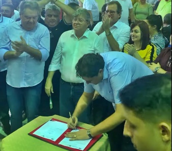 Ao lado do governador João Azevedo e do deputado Lindolfo Pires, prefeito Marcelo Vale assina ordem de serviço para construção de rodovia que liga Nazarezinho a Carrapateira naza2 - Ao lado do governador João Azevedo e do deputado Lindolfo Pires, prefeito Marcelo Vale assina ordem de serviço para construção de rodovia que liga Nazarezinho a Carrapateira