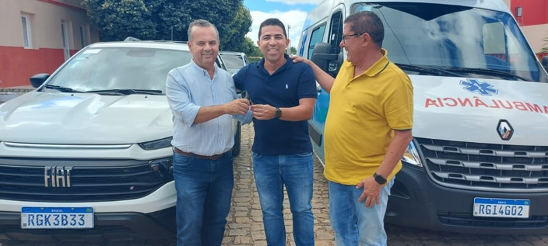 Ao lado de Rogério Marinho, João Maia e Dr. Kerginaldo, Prefeito de Venha-Ver comemora 30 anos de emancipação política do município. 0230 - Ao lado de Rogério Marinho, João Maia e Dr. Kerginaldo, Prefeito de Venha-Ver comemora 30 anos de emancipação política do município.