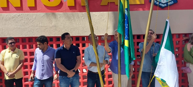 Ao lado de Rogério Marinho, João Maia e Dr. Kerginaldo, Prefeito de Venha-Ver comemora 30 anos de emancipação política do município. 0330 - Ao lado de Rogério Marinho, João Maia e Dr. Kerginaldo, Prefeito de Venha-Ver comemora 30 anos de emancipação política do município.