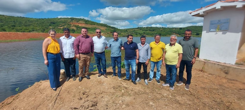 Ao lado de Rogério Marinho, João Maia e Dr. Kerginaldo, Prefeito de Venha-Ver comemora 30 anos de emancipação política do município. 0630 - Ao lado de Rogério Marinho, João Maia e Dr. Kerginaldo, Prefeito de Venha-Ver comemora 30 anos de emancipação política do município.