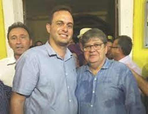CONQUISTAS: Prefeito de Triunfo assina convênios com o governo da Paraíba e garante quase R$ 2 milhões para Triunfo ESPEDITO 1 - CONQUISTAS: Prefeito de Triunfo assina convênios com o governo da Paraíba e garante quase R$ 2 milhões para Triunfo