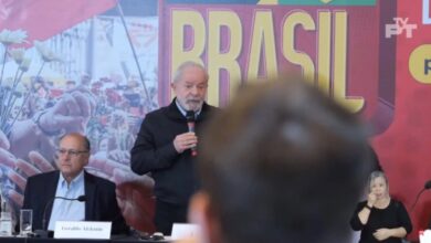 LULA 390x220 - Dois homens invadem reunião de campanha do PT e um deles chama Lula de ‘corrupto’; VEJA VIDEO