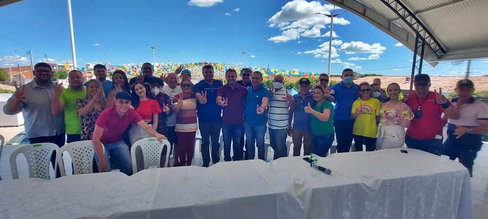 Durante coletiva de imprensa em Santa Helena, prefeito João Cleber nega rompimento com Emmanuel Messias e diz que mantém aliança ‘‘juntos e misturados’’ SANTA H2 - Durante coletiva de imprensa em Santa Helena, prefeito João Cleber nega rompimento com Emmanuel Messias e diz que mantém aliança ‘‘juntos e misturados’’