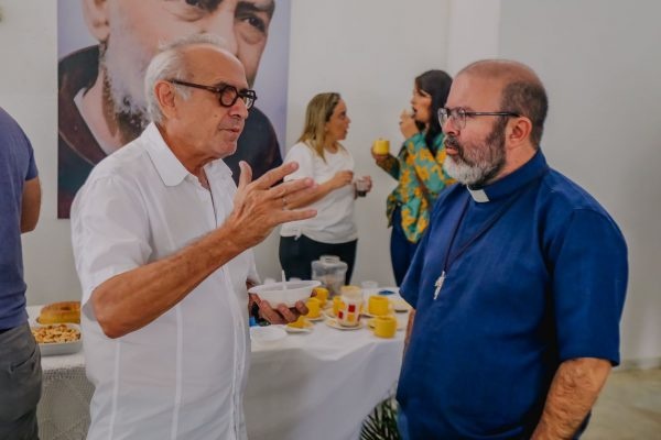 Prefeito Cícero Lucena libera novas emendas orientadas por vereadores para projeto de saúde e assistência social em João Pessoa ciceroepadre - Prefeito Cícero Lucena libera novas emendas orientadas por vereadores para projeto de saúde e assistência social em João Pessoa