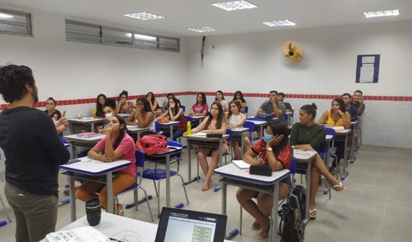 Em Sousa : Curso Solidário “Prepara Enem” oferece revisões gratuitas para o exame curso - Em Sousa : Curso Solidário “Prepara Enem” oferece revisões gratuitas para o exame