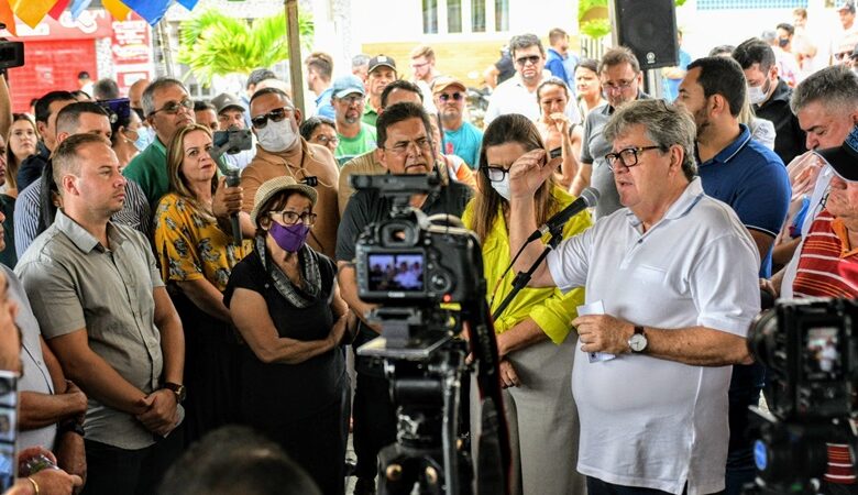 joao 780x450 - João Azevêdo entrega obras de pavimentação em Pocinhos e garante melhoria da mobilidade urbana no município