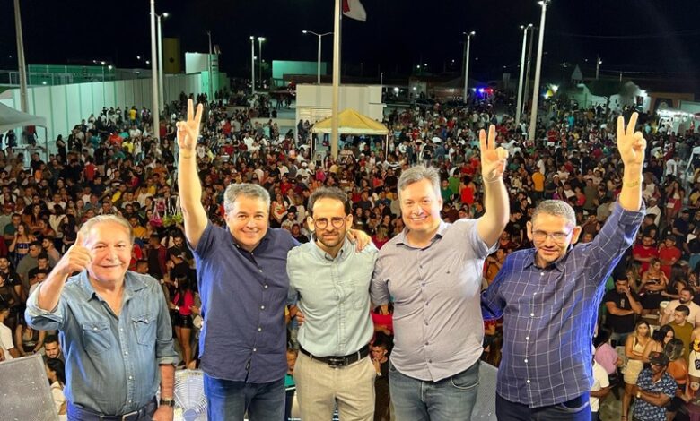 lastro festa1 780x470 - Multidão lota na inauguração da praça de eventos durante festa de 59 anos de emancipação da cidade de Lastro