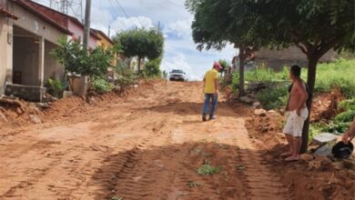 naza1 390x220 - Prefeitura inicia mais uma obra de pavimentação em ruas de Nazarezinho