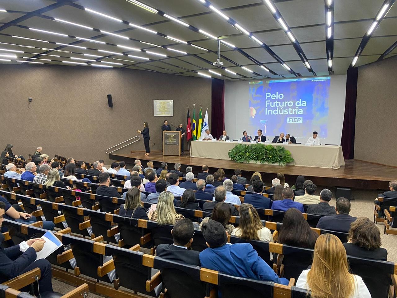 Veneziano participa de entrega de comenda Vital do Rêgo ao Presidente da República em exercício e debate com industriais o futuro da Paraíba vene2 - Veneziano participa de entrega de comenda Vital do Rêgo ao Presidente da República em exercício e debate com industriais o futuro da Paraíba