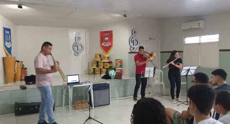 Prefeitura de Venha-Ver realiza palestra educativa com músicos do município e região. vv musicos 780x421 - Prefeitura de Venha-Ver realiza palestra educativa com músicos do município e região.
