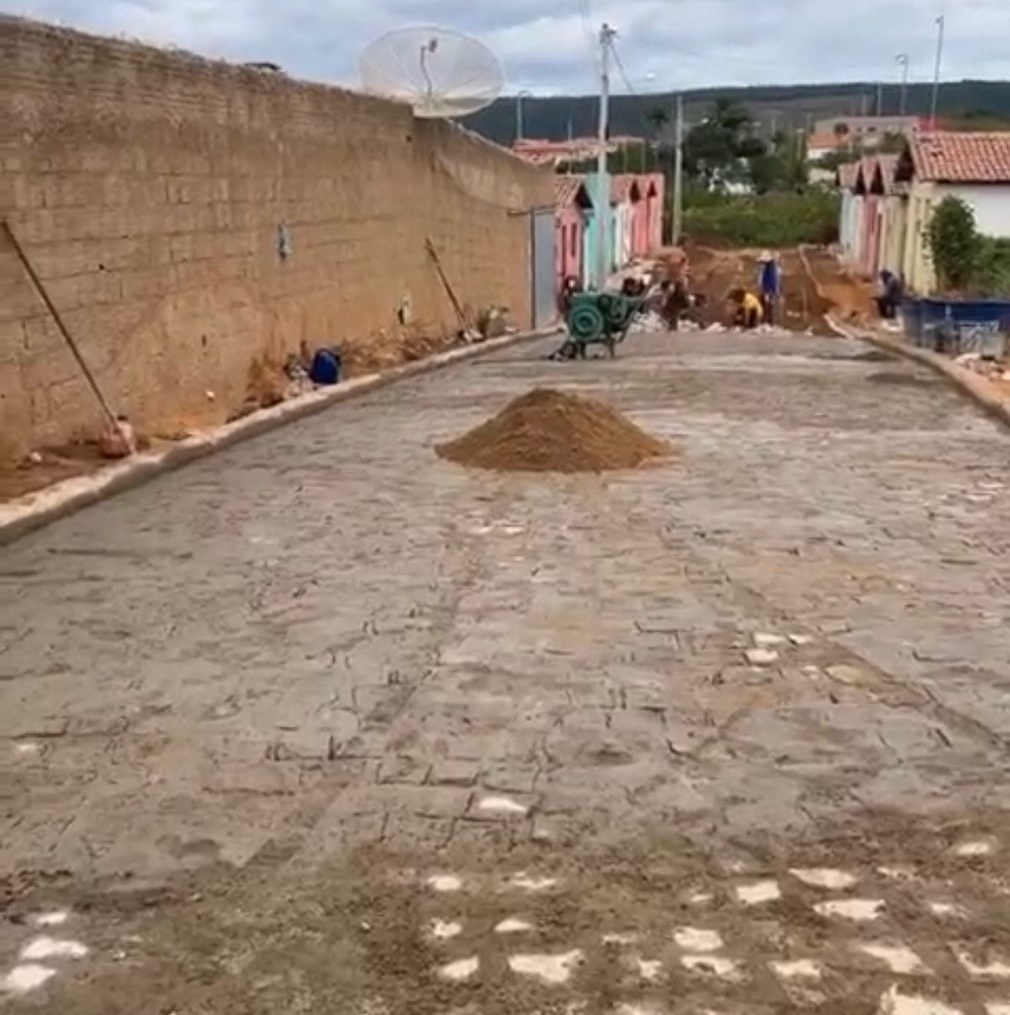 drcleiton 2 - Prefeito visita obras de pavimentação em ruas de Venha-Ver que seguem a todo vapor.