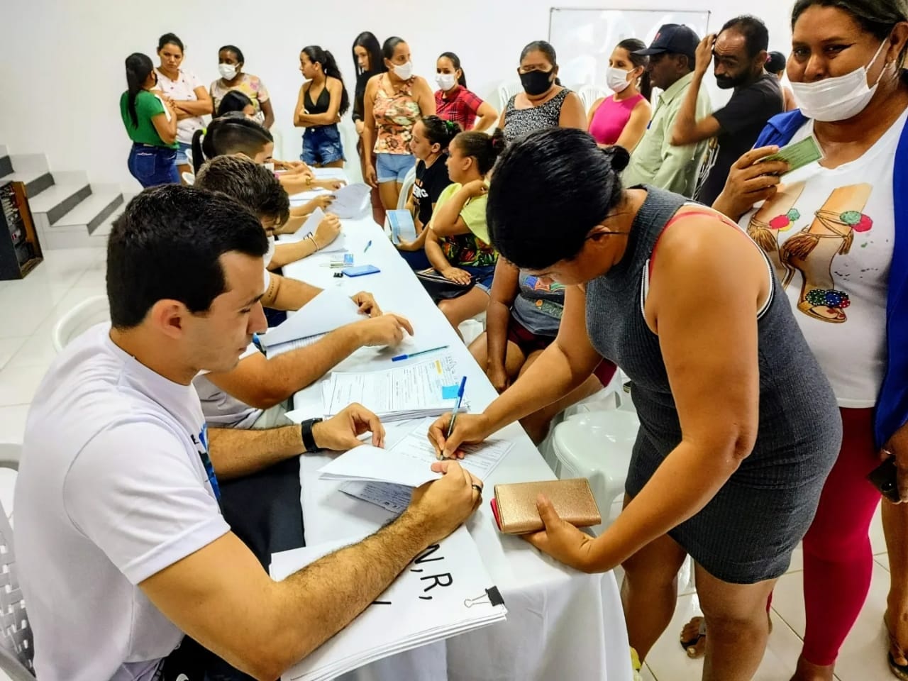 Através de programas sociais, prefeitura de Aparecida contempla famílias; VEJA. joao3 - Através de programas sociais, prefeitura de Aparecida contempla famílias; VEJA.