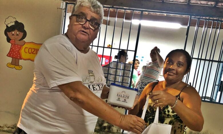 Prefeito de Veirópolis participa do lançamento do programa ‘‘Delícias da Salete’’ na entrega de refeições às pessoas em vulnerabilidade social celio 1 780x470 - Prefeito de Veirópolis participa do lançamento do programa ‘‘Delícias da Salete’’ na entrega de refeições às pessoas em vulnerabilidade social