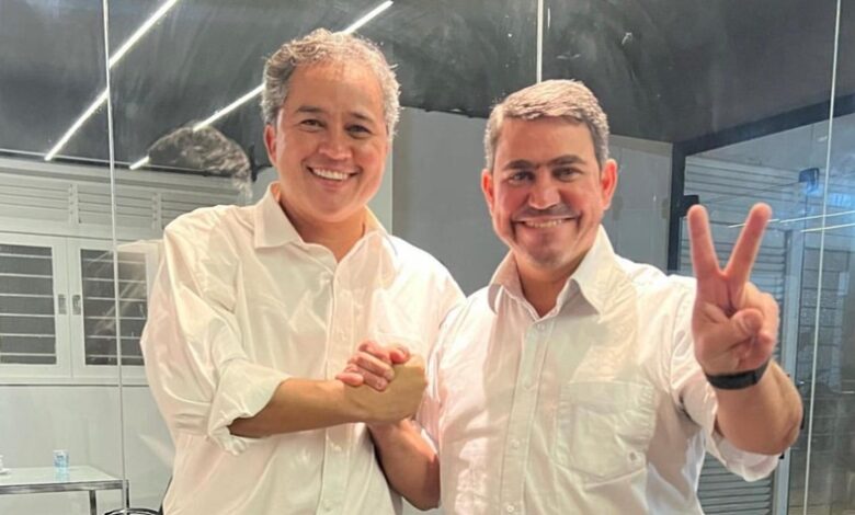Efraim Filho recebe apoio do presidente da Câmara Municipal de João Pessoa Dinho ''Meu voto vai de foguete'' efraimedinho 780x470 - Efraim Filho recebe apoio do presidente da Câmara Municipal de João Pessoa Dinho ''Meu voto vai de foguete''