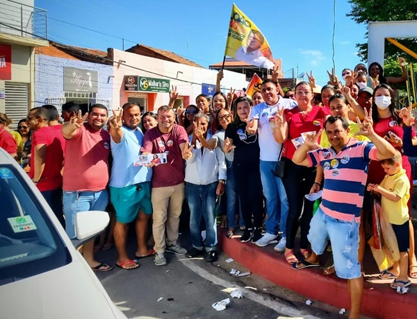 Prefeito João Neto comemora sucesso no adesivaço que promoveu para seus candidatos em Aparecida jn - Prefeito João Neto comemora sucesso no adesivaço que promoveu para seus candidatos em Aparecida