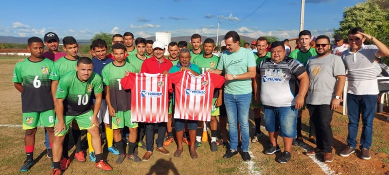2T - Em Triunfo: Prefeito Espedito Filho participa da abertura do campeonato municipal de futebol e realiza entrega de uniformes as equipes.