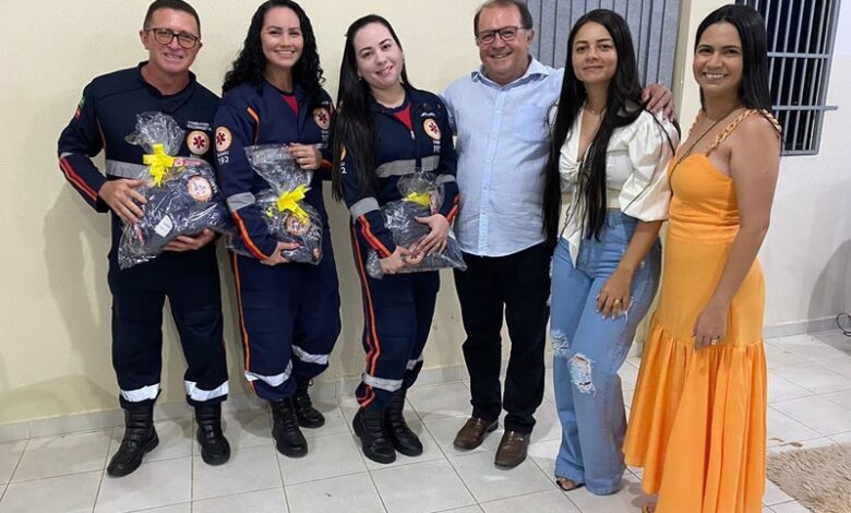 ceninha 1 780x470 - Em Bonito de Santa Fé: Prefeito Ceninha Lucena realiza entrega de novos fardamentos para profissionais do Samu e Agentes Comunitários de Saúde e Endemias.