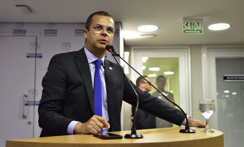 Câmara Municipal de Vieirópolis concede Titilo de Cidadão ao deputado Jutay Meneses dep 780x470 - Câmara Municipal de Vieirópolis concede Titilo de Cidadão ao deputado Jutay Meneses