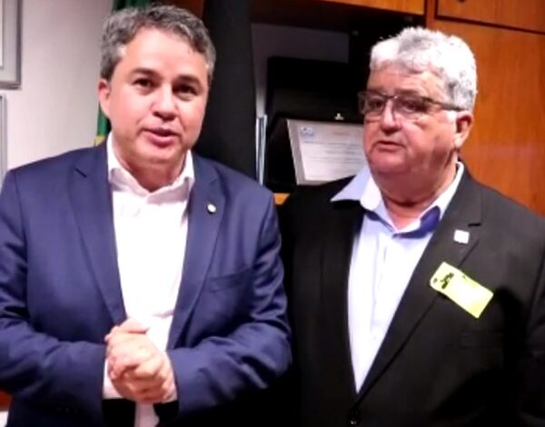 Em Brasília: Prefeito de Vieirópolis, Célio da Usina se reúne com Efraim Filho em busca de novos investimentos para o município. efraim 1 600x470 - Em Brasília: Prefeito de Vieirópolis, Célio da Usina se reúne com Efraim Filho em busca de novos investimentos para o município.