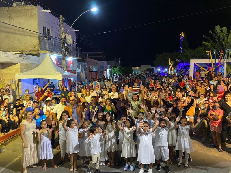 Prefeito João Neto inaugura decoração de Natal Iluminado nas praças do município de Aparecida. 3AP - Prefeito João Neto inaugura decoração de Natal Iluminado nas praças do município de Aparecida.