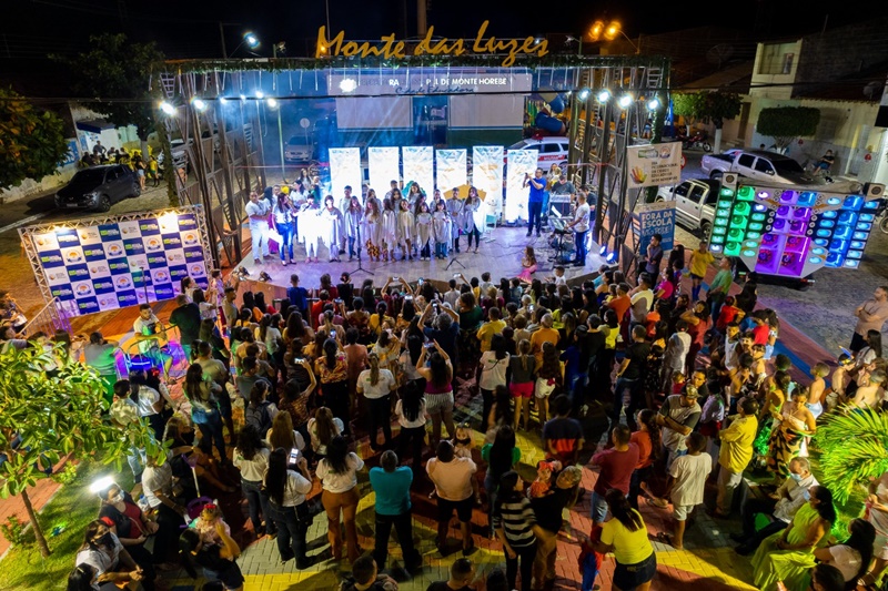 M2 - Monte Horebe 61 anos: Cidade se mobiliza em torno da educação e lota a praça central do município; VEJA