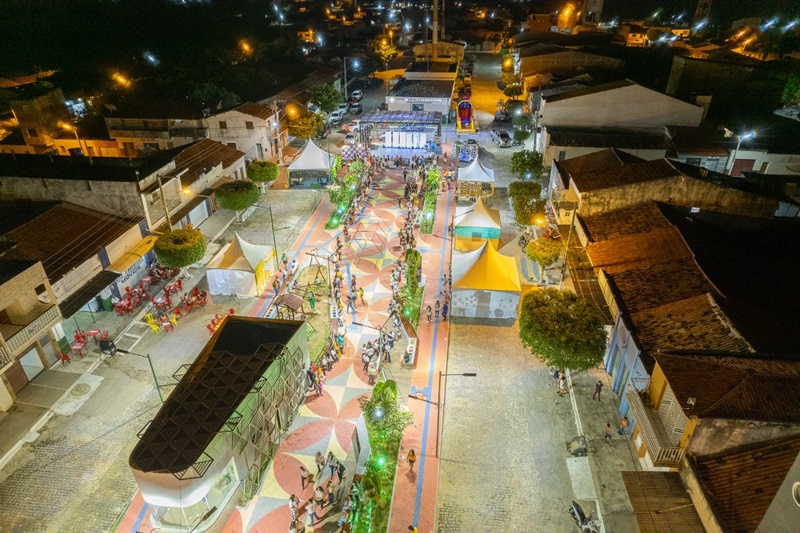 M3 - Monte Horebe 61 anos: Cidade se mobiliza em torno da educação e lota a praça central do município; VEJA