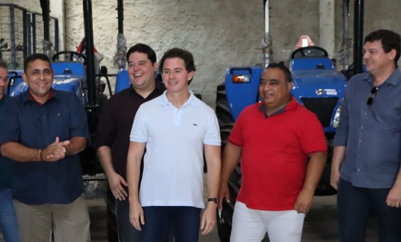 venetrator 780x470 - Veneziano entrega máquinas agrícolas a Monte Horebe e Aparecida para beneficiar o pequeno produtor rural