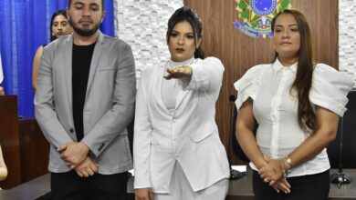 Larissa2 1 390x220 - Vereadora Larissa Ricarte toma posse como nova presidenta da Câmara Municipal de Bom Jesus