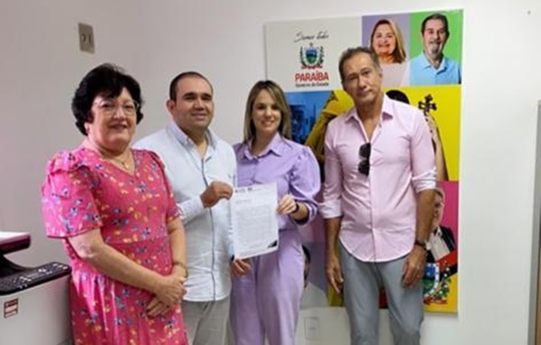 Em João Pessoa: Diretor do Hospital Regional de Sousa se reúne com novo secretário estadual de saúde e entrega ofício solicitando construção do Anexo do Materno Infantil. gilberto - Em João Pessoa: Diretor do Hospital Regional de Sousa se reúne com novo secretário estadual de saúde e entrega ofício solicitando construção do Anexo do Materno Infantil.