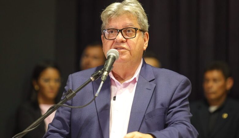 João Azevêdo destaca que Rede Estadual superou número de redações de excelência no Enem 2022 jj1 780x450 - João Azevêdo destaca que Rede Estadual superou número de redações de excelência no Enem 2022