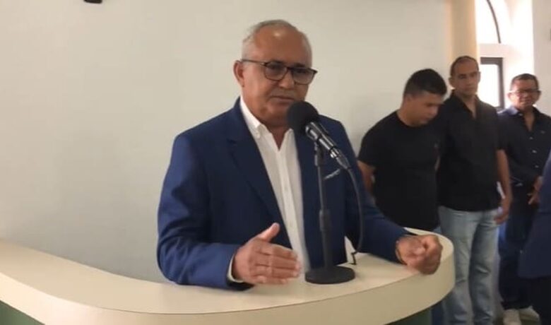 AMBIÇÃO E SEM CORAÇÃO : Vice de Manoel Júnior, Bá Barros assume como prefeito de Pedras de Fogo antes do sepultamento vice 780x460 - AMBIÇÃO E SEM CORAÇÃO : Vice de Manoel Júnior, Bá Barros assume como prefeito de Pedras de Fogo antes do sepultamento