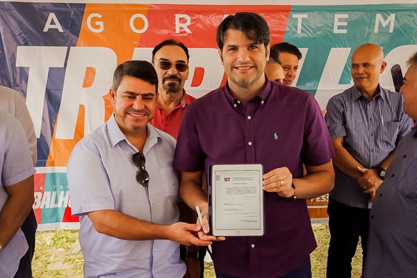 Em João Pessoa: Leo Bezerra assume gestão municipal e autoriza pavimentação de ruas no Grotão 1leo - Em João Pessoa: Leo Bezerra assume gestão municipal e autoriza pavimentação de ruas no Grotão